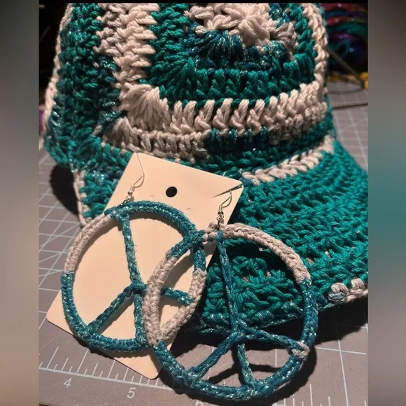 Baseball Hat w/crochet upcycled top Teal, white & gray Eagles Colors & earrings - Picture 3 of 5